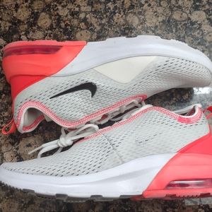 Nike Air Max Motion 2 Size 8 Women's White/Pink